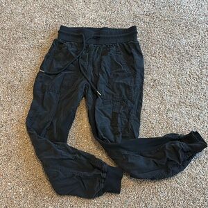 Quince Cargo Joggers